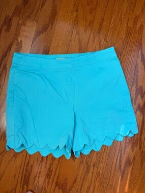 High-Waist Scallop Hem Shorts in Turquoise
